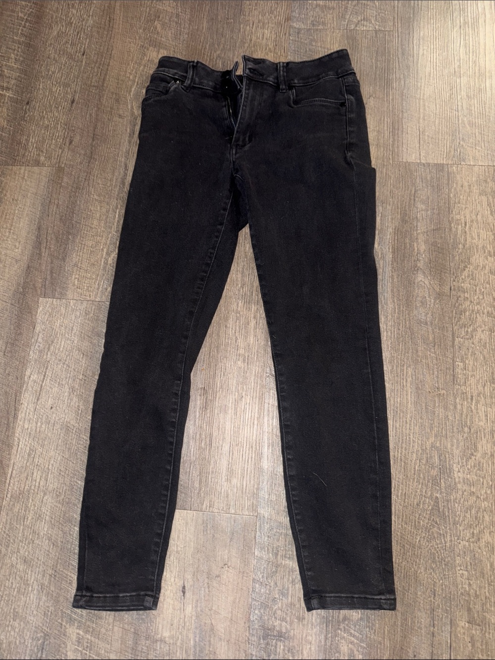 Tahari Women's Black Skinny Jeans - Sleek Stretch Denim
